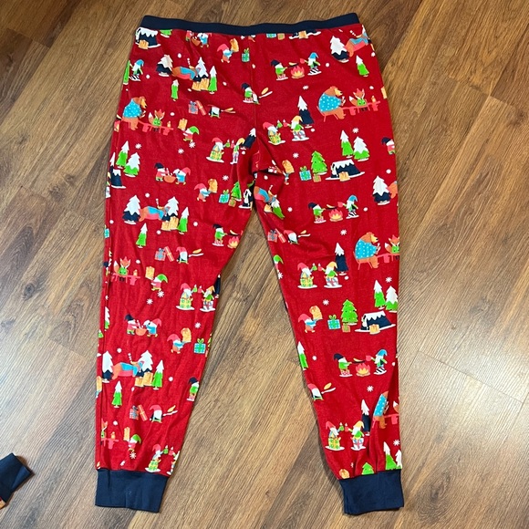 Wondershop Festive Red women’s Christmas Pajama Set - Picture 6 of 6